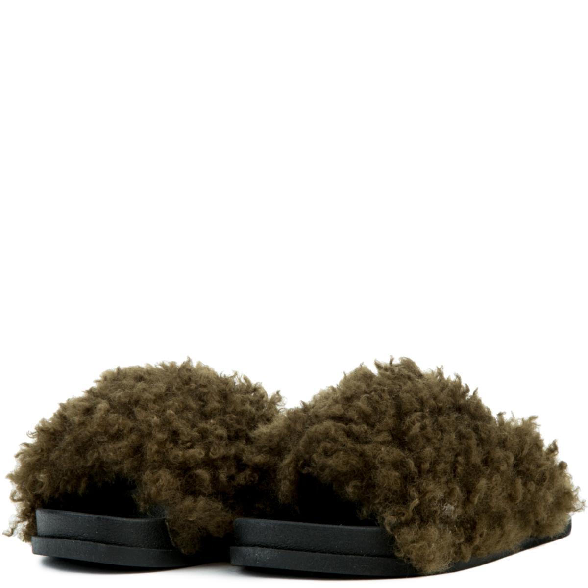 Cape Robbin Moira-34 Fury Slides Olive