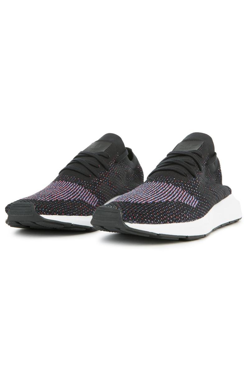 The Swift Run Pk in Black and Grey