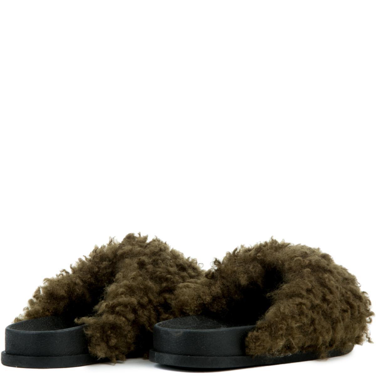 Cape Robbin Moira-34 Fury Slides Olive